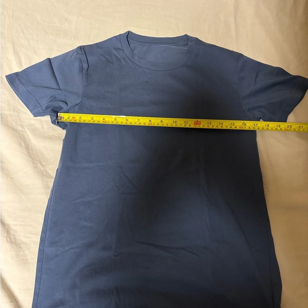 Uniqlo Men's Navy Short Sleeve Tee - Picture 2 of 3